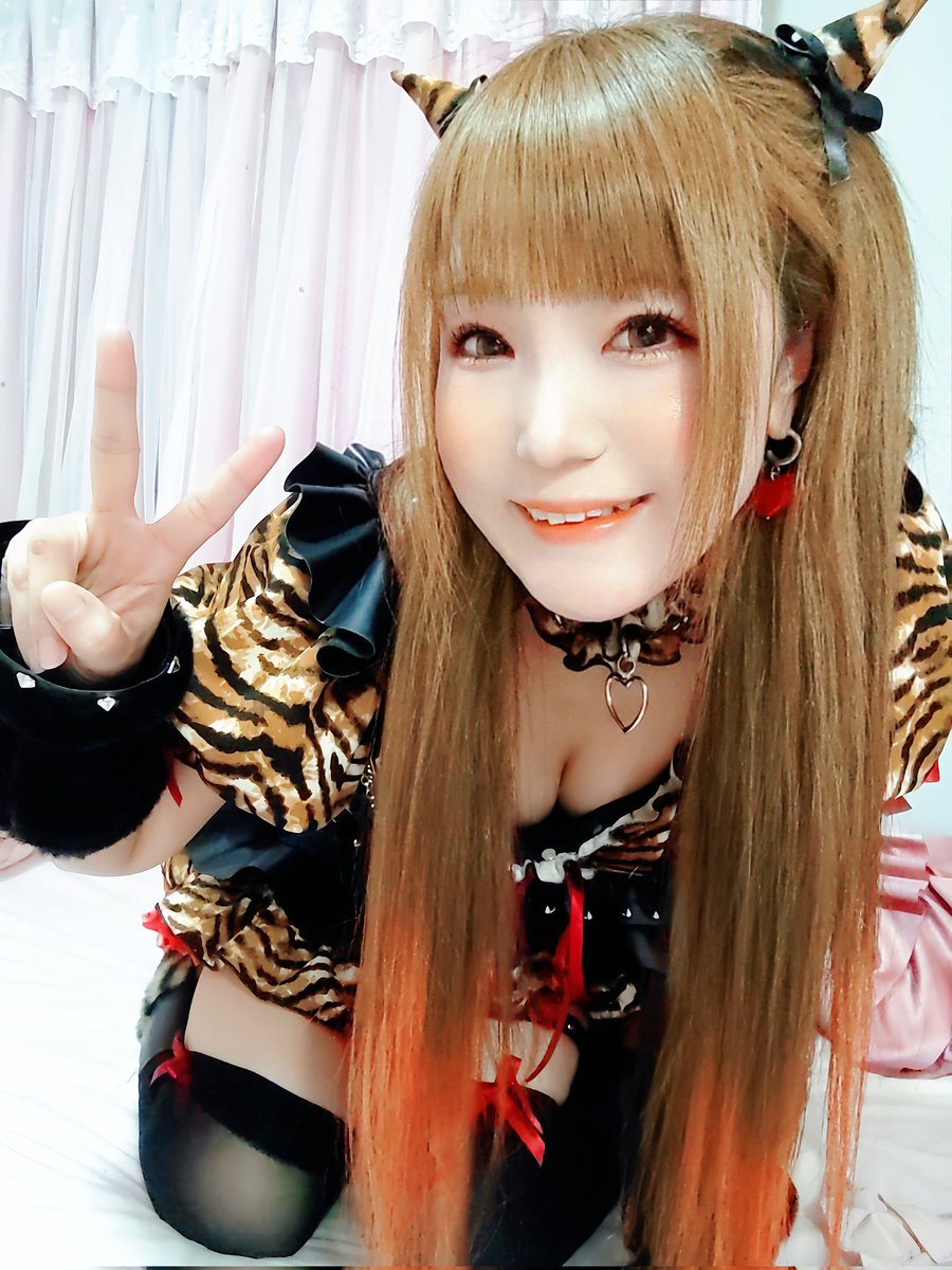 love2zukkyun's tweet photo. 明日です‼️健軍studio JAMで待ってます🩷ヤンオリLIVE観てニヤッと笑いましょ🤗💕金髪加工して鬼ギャルになりましたアゲ⤴︎⤴︎19歳の頃こうでした照🫡
#ヤンキーオリンピック
#KENGUNRIOT https://t.co/ft3ETSCQKf