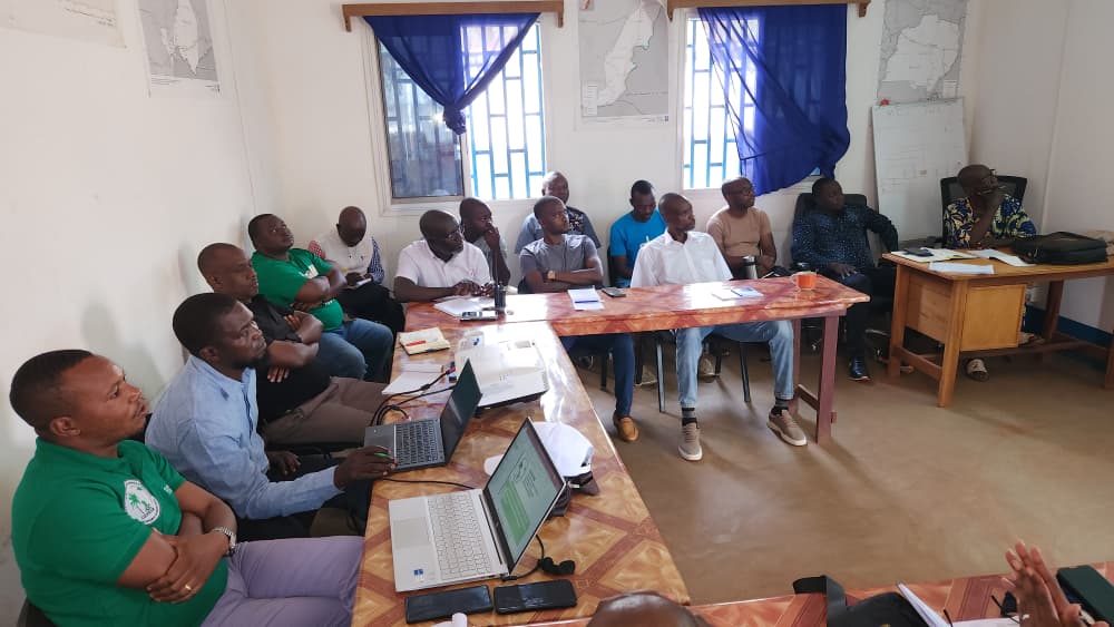 📍Bangassou
Coordination &amp; redevabilité au cœur d la mise en œuvre d notre action. Présentation aux partenaires ce 5/2/26, d projet d’amélioration d l’accès à l’eau, hygiène, assainissement, d’amélioration d la sécurité alimentaire &amp; d la protection, appuyé par <a href="/CBPFs/">PooledFunds_OCHA</a>.
<a href="/OCHA_CAR/">OCHA CAR</a>