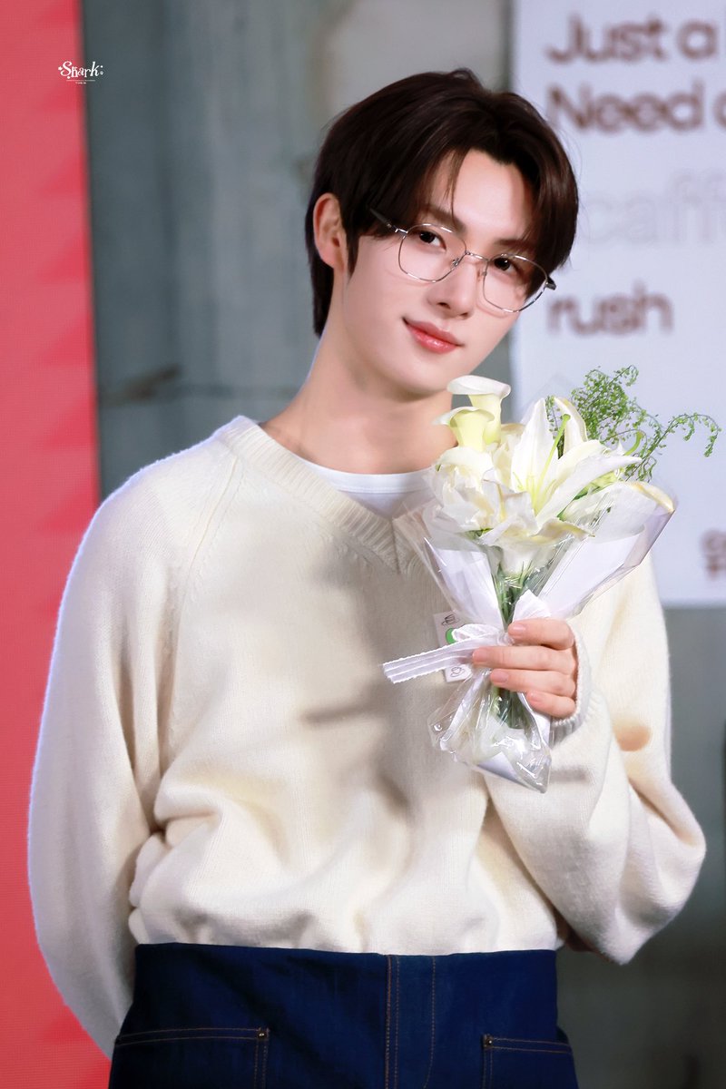 251101 

한없이 다정하고 부드러운 밀크 초코 영재랑 데이트 갈래? 💐

#영재 #YOUNGJAE #ヨンジェ 
#투어스 #TWS #トゥアス