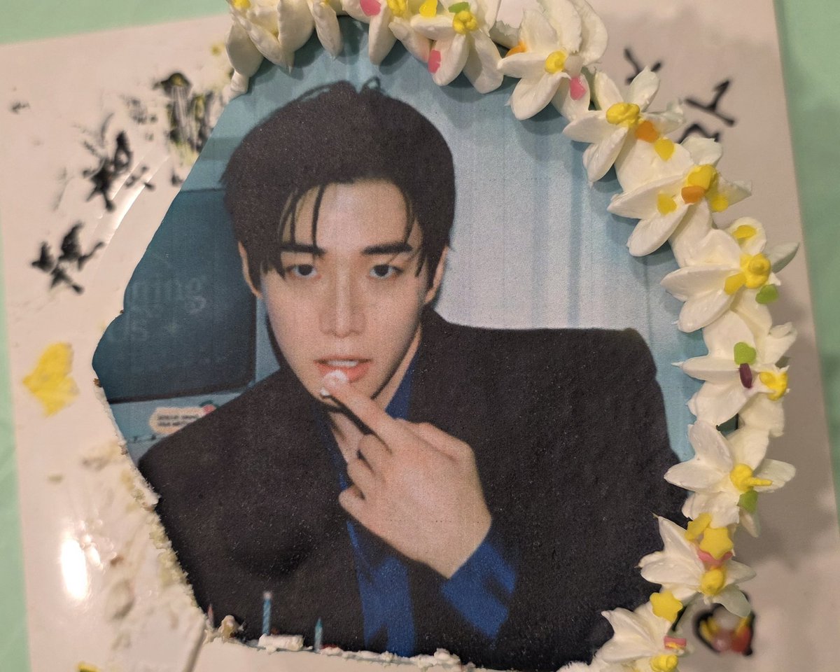 남쪽에서 하는 홀리 생일~ 🎉
무엇보다 건강하자 👍
쪼~기 누가 먹을까나😆😝🤣