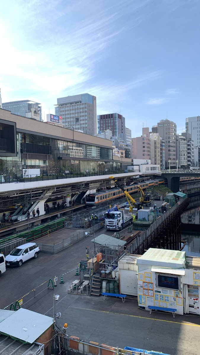定点観測

工事用の仮桟橋が撤去され始めました
駅構内（特にお茶の水橋側）の工事が進んでいます
また、仮桟橋では、神田川法面の工事をされている模様