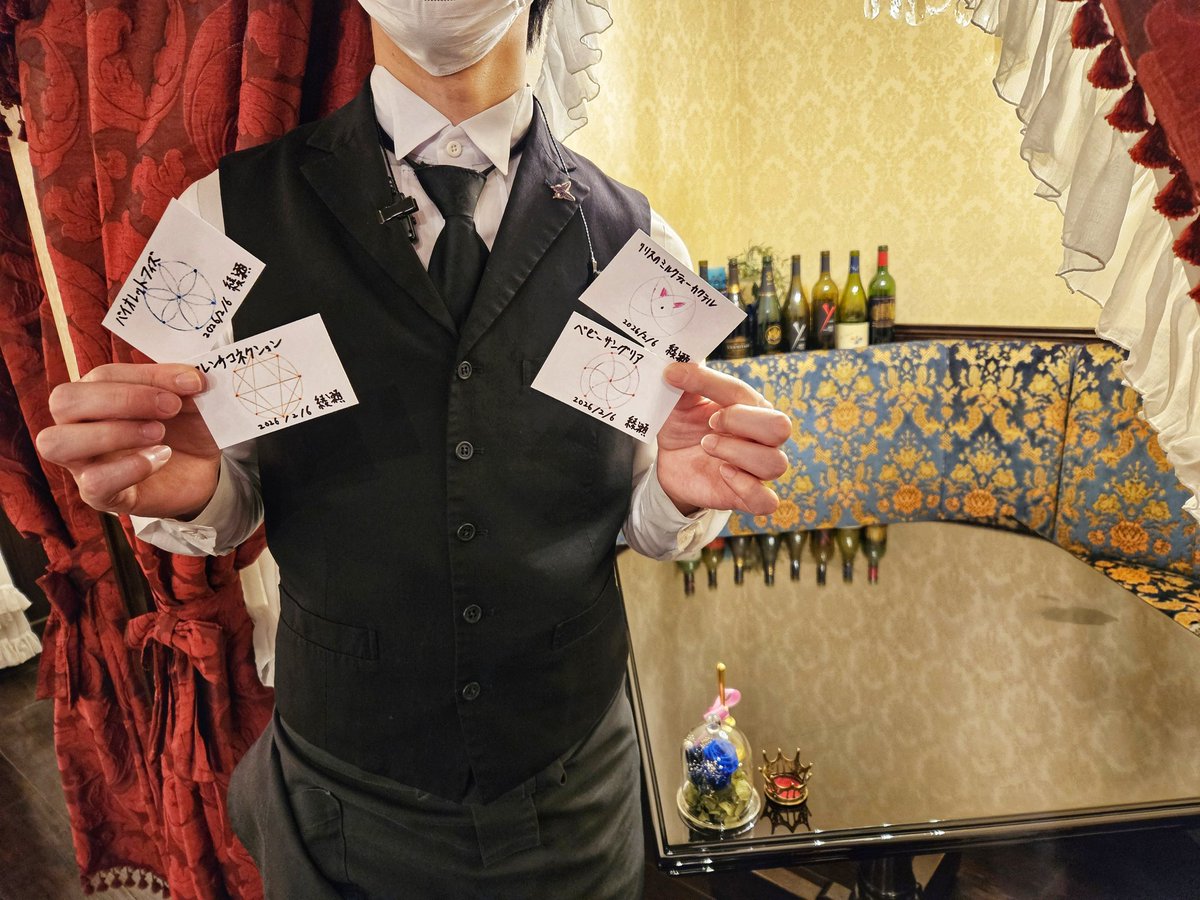 swallowtail_bc's tweet image. お嬢様、お坊っちゃま
本日は綾瀬がバーテンダーを勤めましてのミニバー「Tiny BLUEMOON」をお届けいたしました。

珍しいカクテル技法「スローイング」を用いての紅茶カクテルはいかがでございましたか？

#執事喫茶　#カクテル　#BLUEMOON