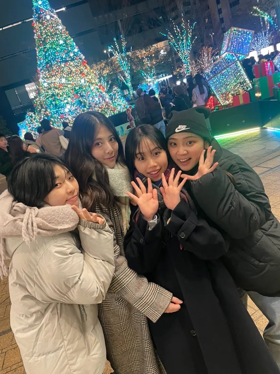 ファンイベ最終リハおわり。
みんなでわちゃわちゃあーだこーだ言って、やりたいこと話したいこと言い合ってる時間が結局楽しくて好き

明日は無事にみんなに会えますように☀️
いつかの冬のウレジョ。を成功祈願に貼っとくね