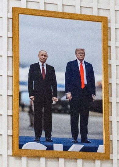 Mr_Wilson_67's tweet photo. @karl_landgren @beachbumm1 @just1RandomsGUY @yashar Bro, I have voted republican my whole life. Not for this guy. One of the dudes in this picture is a compromised Russian agent. https://t.co/8UILCsjUMN
