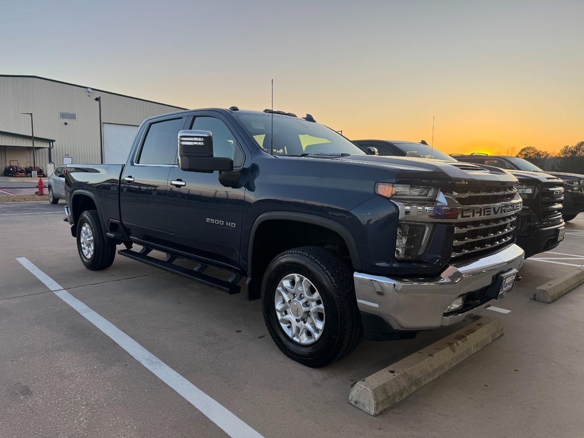 KramerCDJR's tweet image. Matthew drove away very happy with the purchase of his new 2021 #Chevrolet2500 LTZ. 🎉 Welcome to the #KramerFamily!

Come see Seth Brown for your next vehicle purchase!
🖥️ Shop: bit.ly/3KTvcPz
#Kramer #KramerAutoplex #LivingstonTX
#NewCars #PreOwnedCars #KramerCDJR