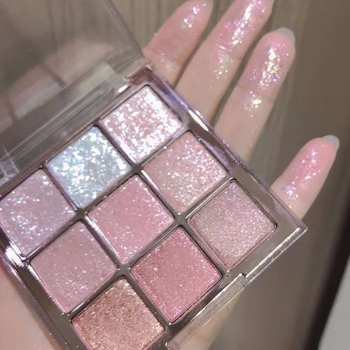 archivedlooks's tweet photo. The glitter ♡ https://t.co/tyuVuyj9xd
