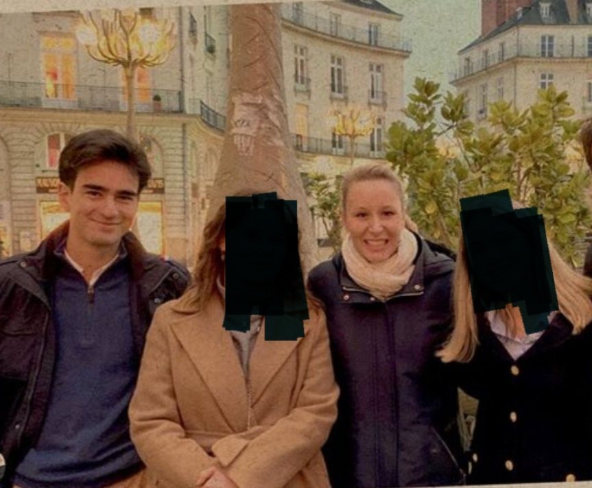 Robin_Salecroix's tweet photo. 🔵 Là, une pose tout sourire avec un cadre du RN, là un cliché d'un colistier avec M. M. Le Pen, là une tribune dans "Causeur", journal d'extrême-droite.
La droite républicaine avec @Foulques44, c'est comme les tigres végétariens, peu crédible. Naufrage. https://t.co/CU3FIPdRBi