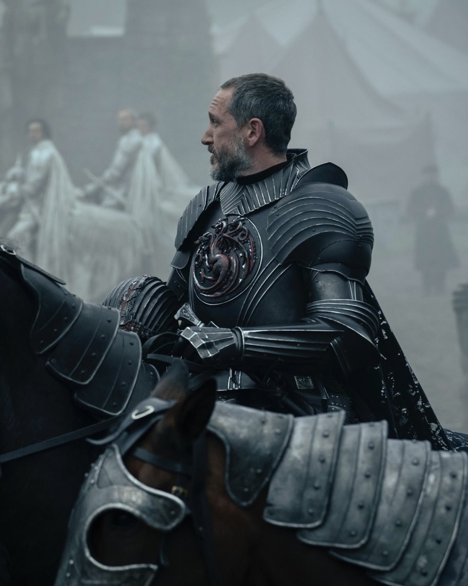 universo_got's tweet image. “Não tinha a pretensão de entrar nas listas em Vaufrexo, meu senhor, então não trouxe armadura. Meu filho foi bastante gentil em me emprestar a dele.”

– Baelor Targaryen em ‘O Cavaleiro Andante’
#OCavaleirodosSeteReinos