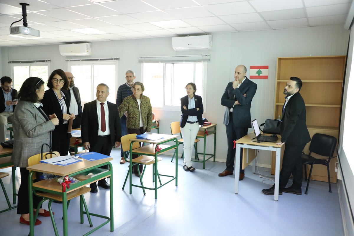 UNDP_Lebanon's tweet photo. 📍Karantina

🇪🇸's State Secretary for International Cooperation @Eva_Granados and UNDP's @BlertaAliko visited Gebran Tueini Public School, one of 24 schools being solar-powered with support from @AecidJordan to ensure uninterrupted education and advance #Lebanon’s transition to renewable energy.