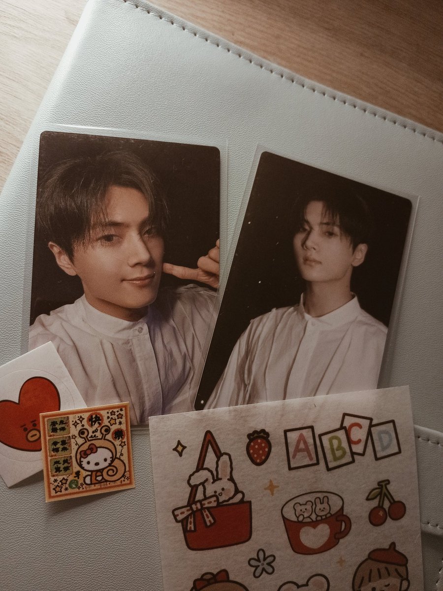 poejongseo's tweet photo. feedback positivo pra @woniekatze ⭐️
ela fez uma venda super tranquila, o envio foi rápido e os photocards chegaram em perfeito estado!!!
foi uma experiência maravilhosa comprar com você, muito obrigada 🤍 https://t.co/1OlwTLBssW