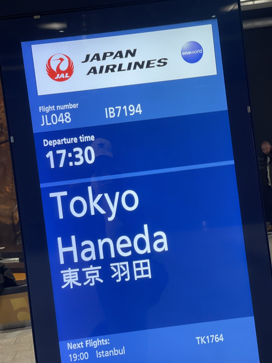 MK6DX's tweet photo. 14 hour flight✈️ https://t.co/2UJfuf4YxS