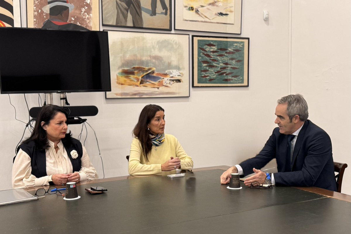delcomval_UE's tweet photo. Reunión con @Redit_es para abordar líneas de colaboración y reforzar su presencia en la UE

Objetivo: maximizar su papel como palanca de  competitividad para las pymes y como generador de valor económico

📸 SA @rut_merino y la DG @Rachelagua con su director, Gonzalo Belenguer https://t.co/CSTArgjuIU