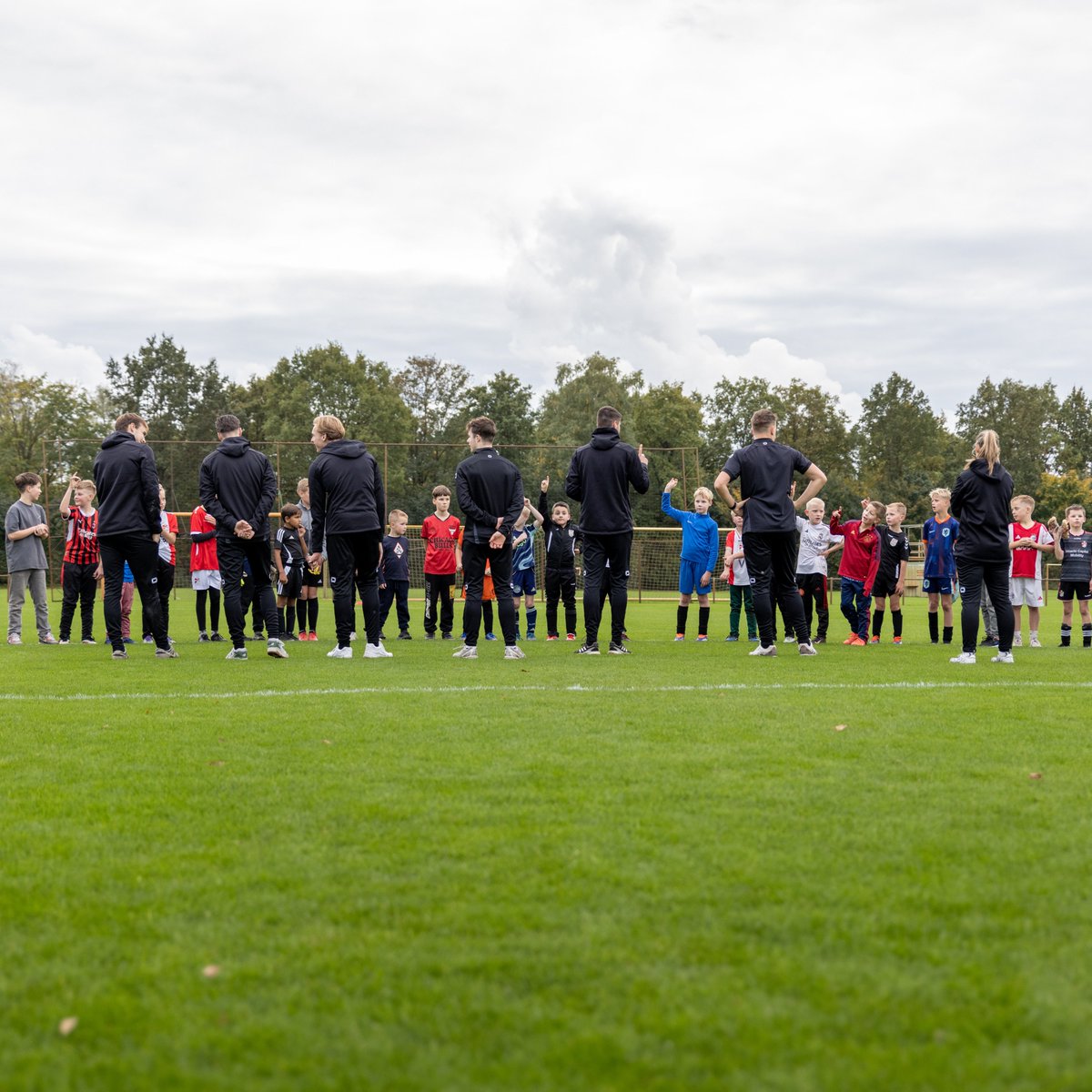 Vacature: FC Emmen Naoberschap is op zoek naar een maatschappelijk programmamedewerker (24-32 uur)!

Wil jij werken in een voetbalcultuur en écht iets betekenen voor de regio? Solliciteer vóór 16 februari. 📩

🔗 fcemmen.nl/vacature-maats…

#NAOBERSCHAP #HIERKOMIKWEG