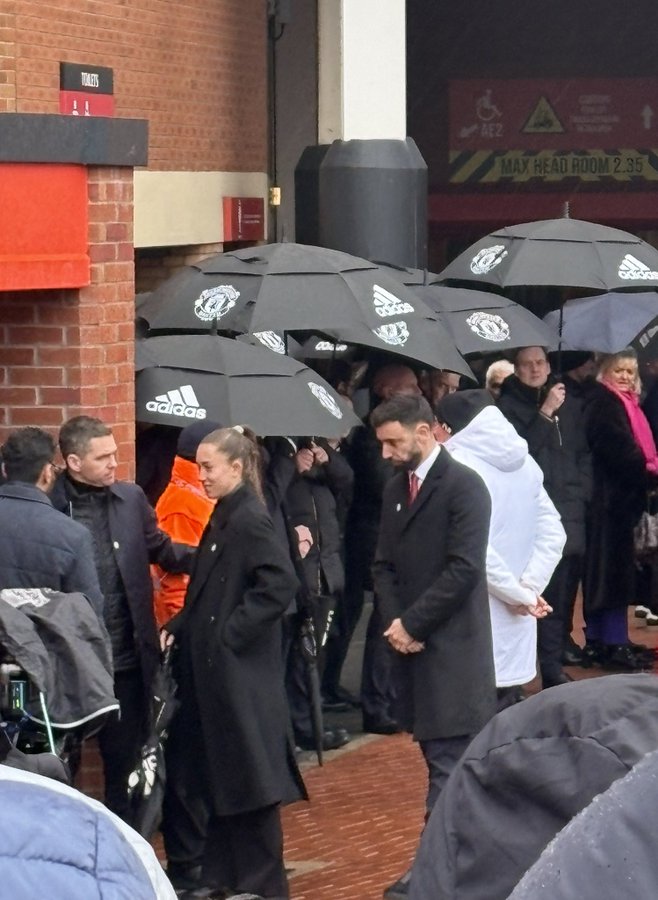 UnitedStandMUFC's tweet photo. Men’s and women’s first-team captains, Bruno Fernandes and Maya Le Tissier, attended the 68th anniversary of the Munich Air Disaster at Old Trafford this afternoon. [@StevenRailston] https://t.co/E2u5dcgzyZ