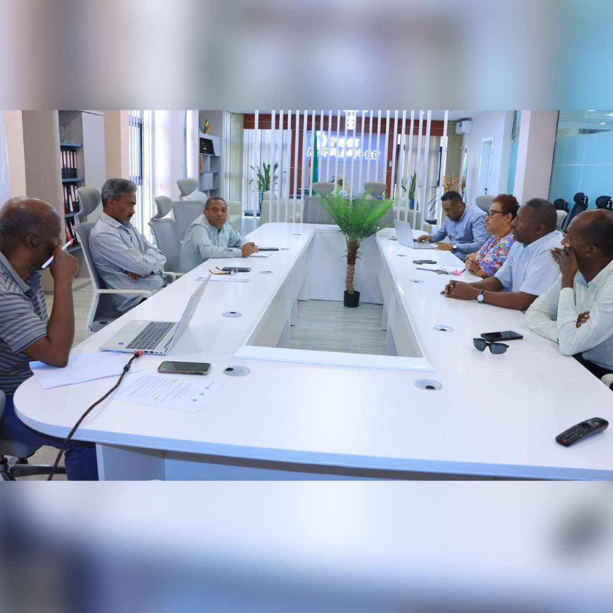 Elnet_F's tweet photo. 🚑 Eezer Motorcycle Ambulance pilot project agreement signed in Dire Dawa (Aseliso Cluster), supported by Elnet Foundation &amp; Dire Dawa Development Association.

Goals: reduce maternal mortality &amp; increase institutional childbirth. 💛🌿

#Eezer #MaternalHealth #ElnetFoundation https://t.co/8jjGoCBdaa