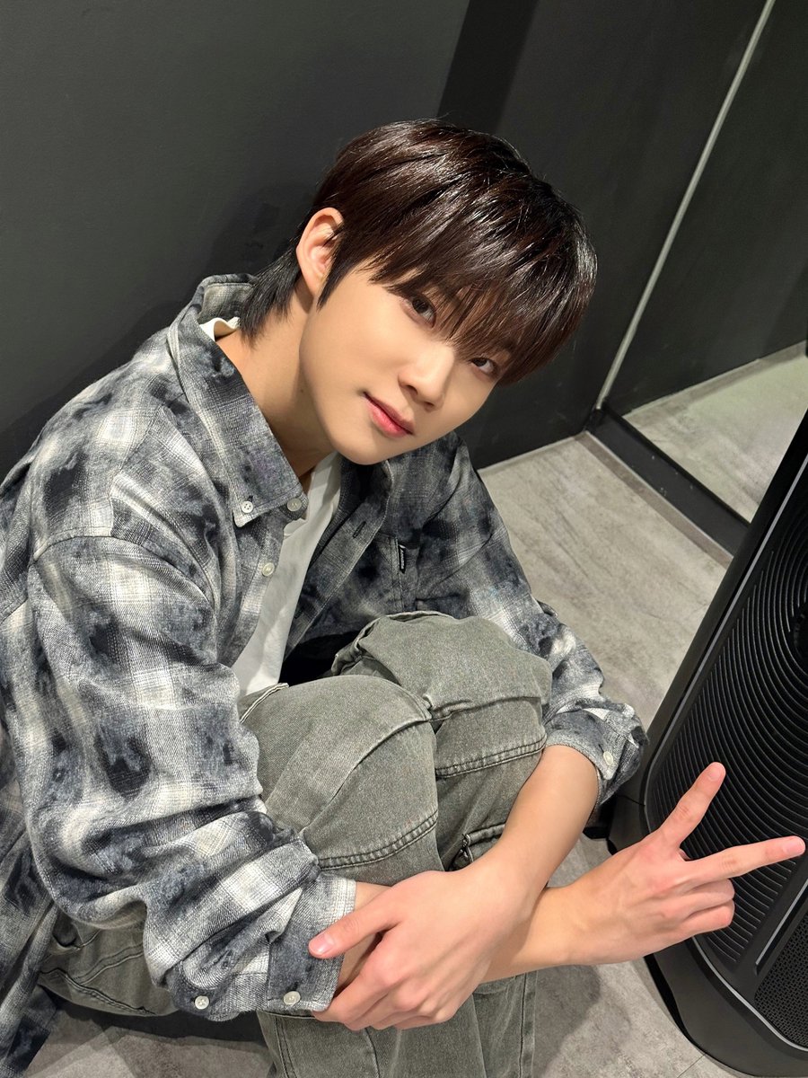 [🎂] HAPPY DAY

2026.02.07
The Wind DEBUT 1000 DAYS🎉
더윈드의 데뷔 1000일을 축하합니다🩶

#더윈드 #THEWIND #The_Wind
#김희수 #타나톤 #최한빈
#박하유찬 #안찬원 #장현준