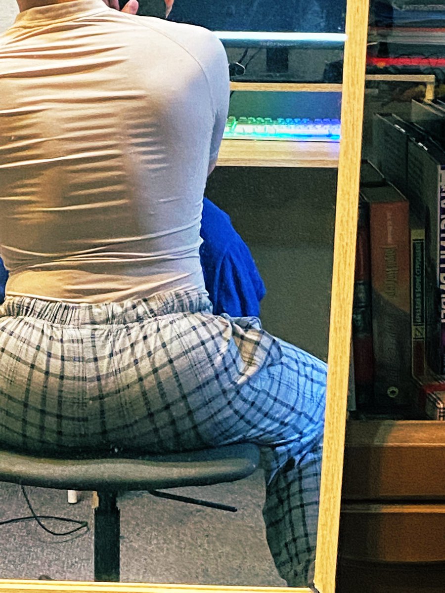 POV: отходишь в зал, а там школьники в белом рашгарде