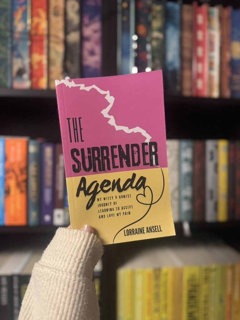 secret_bookblog's tweet image. ✨✨ NEW BOOK-TOUR✨✨

The Surrender Agenda by Lorraine Ansell is a warm, witty and honest read about living with chronic pain.

Her reflections on Hypermobile Ehlers Danlos Syndrome, self acceptance and learning to work with pain rather than fight it are thoughtful and