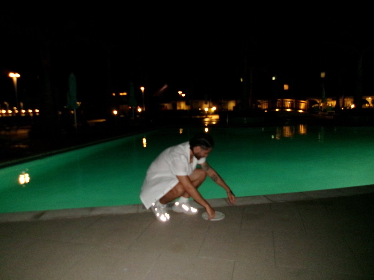 1globalmongo's tweet photo. All White like the mf Pope 🦙🥡🤍🥼🕊️ https://t.co/DTKutI2Caf