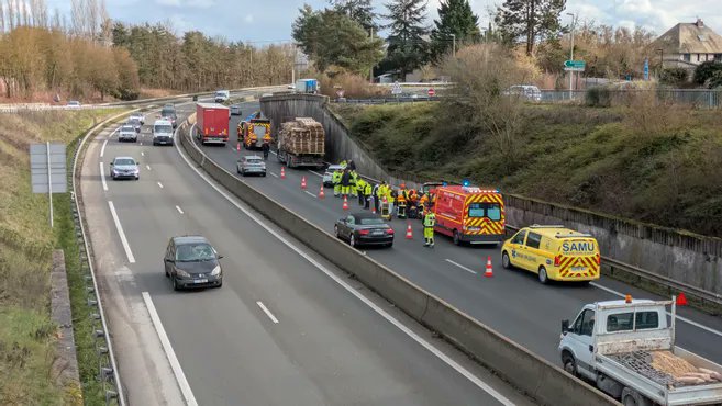 Un accident entre un camion et deux voitures sur la tangentielle à Fleury-les-Aubrais #Loiret
➡️larep.fr/fleury-les-aub…