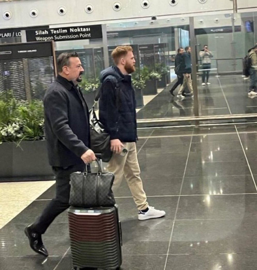 AhmetTarimFb's tweet photo. Geldiğimiz Noktada Fenerbahçemizin 2 Santraforunu Gönderip Oyuncu Almadan Transfer Dönemini Kapattınız. Taraftara Rağmen O Görevde Kalamazsınız. İstifa Edeceksiniz. 

#ErtanDevineleleistifa https://t.co/wKU7bZX0q9