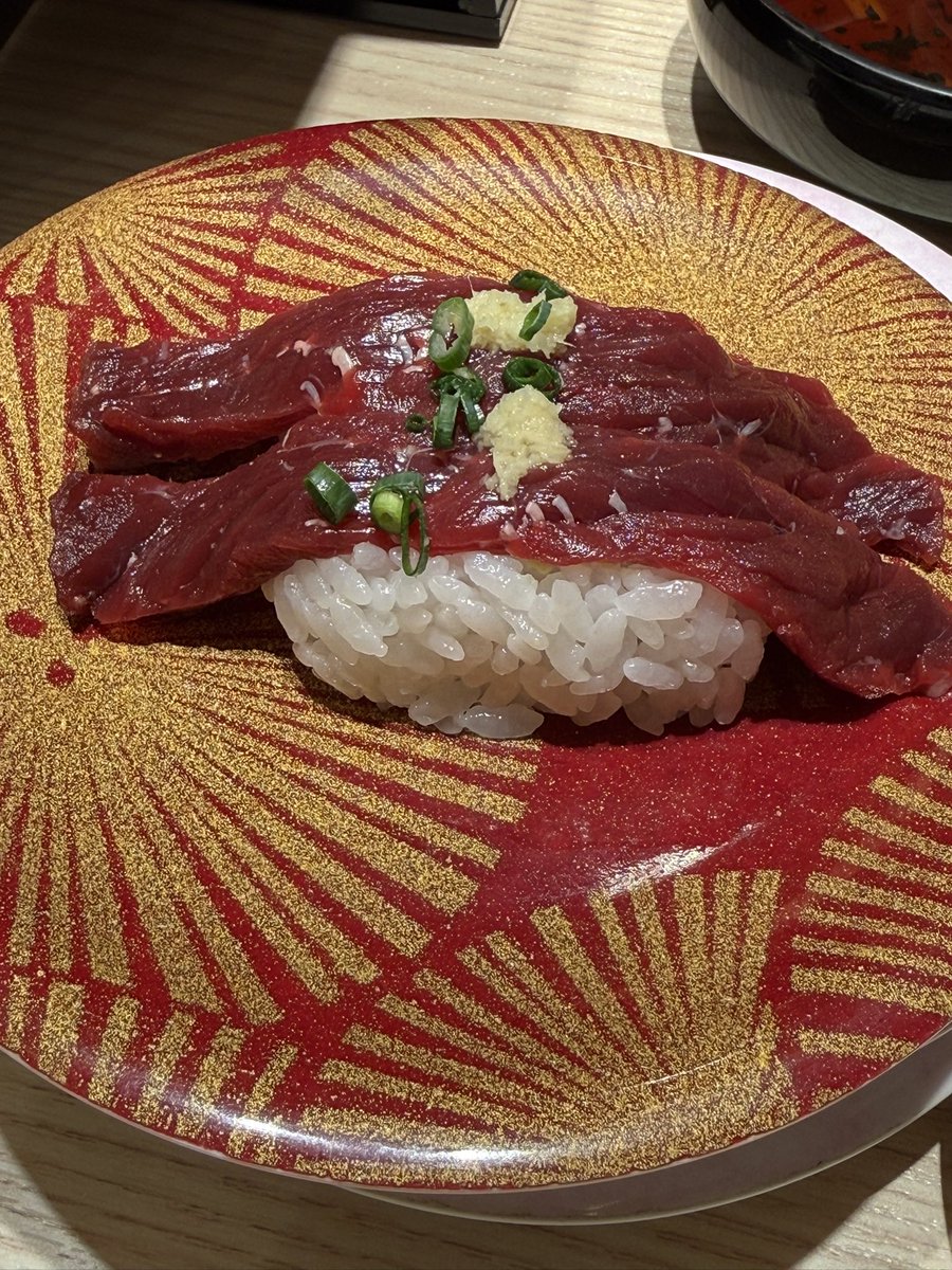 6日のお昼に食べたお寿司でクイズを出そうかな！
このなんのお寿司でしょうかわかるかな？