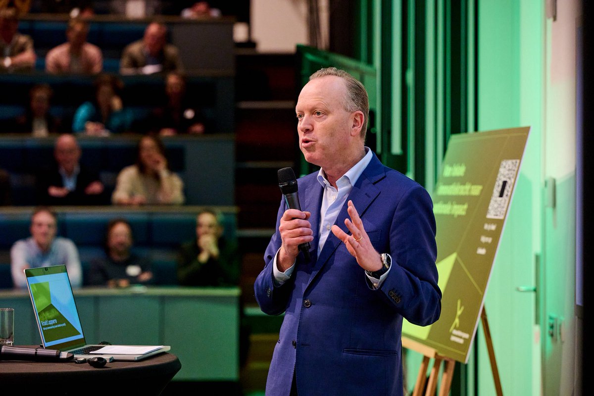 minlvvn's tweet photo. Het Nationaal Platform Agrarische Experimenteerlocaties is officieel van start! SG Roald Laperre gaf het startschot voor dit nieuwe platform. Het brengt agrariërs, onderzoekers en beleidsmakers samen om kennis te delen en de landbouw te verduurzamen! https://t.co/1A2DRnjnF7 https://t.co/wD30CmSIUh