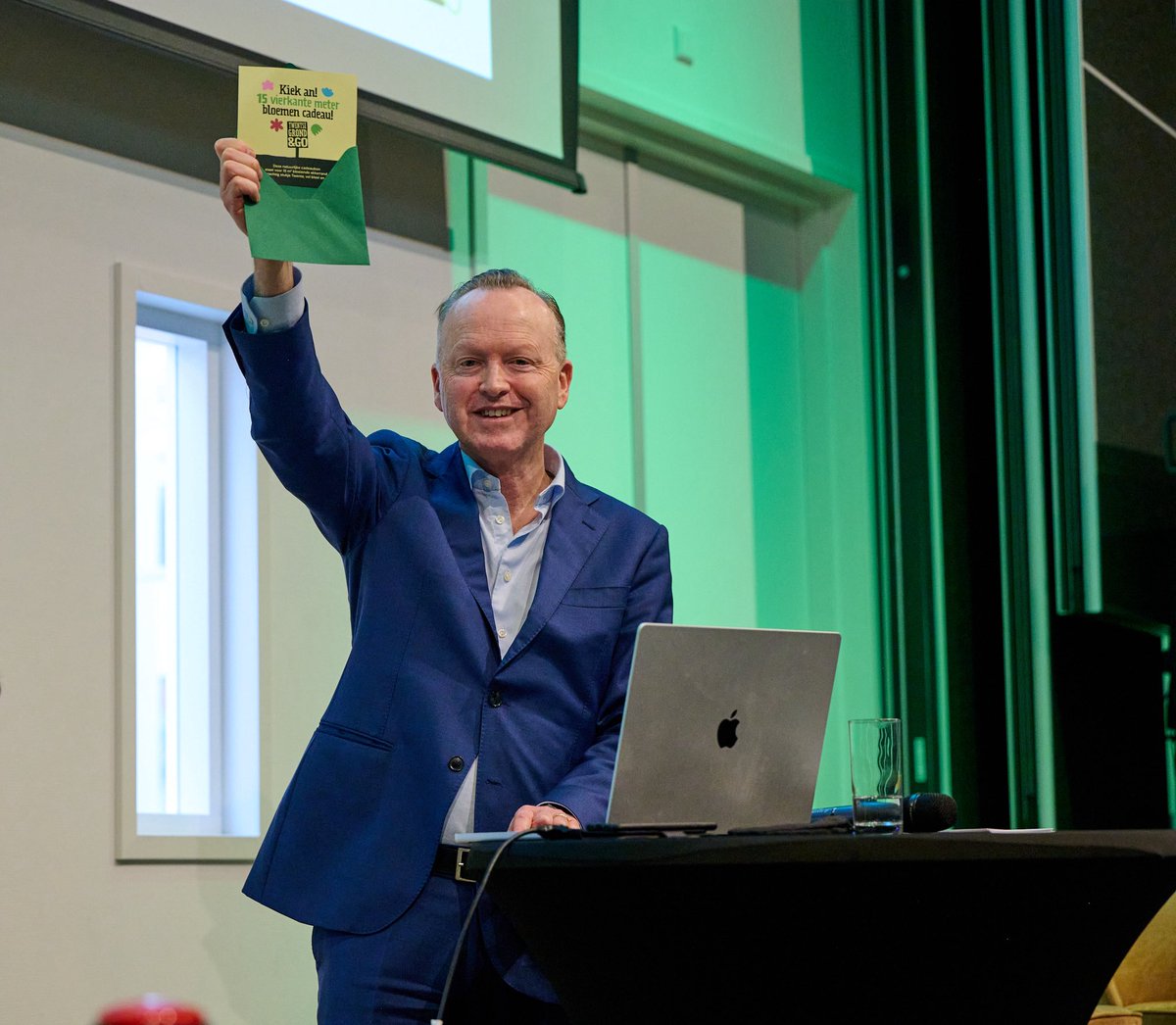 minlvvn's tweet photo. Het Nationaal Platform Agrarische Experimenteerlocaties is officieel van start! SG Roald Laperre gaf het startschot voor dit nieuwe platform. Het brengt agrariërs, onderzoekers en beleidsmakers samen om kennis te delen en de landbouw te verduurzamen! https://t.co/1A2DRnjnF7 https://t.co/wD30CmSIUh