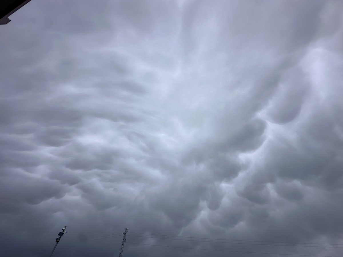 La calma antes de la tempestad desde Cartaya, con estos mammatus en el cielo 🥰