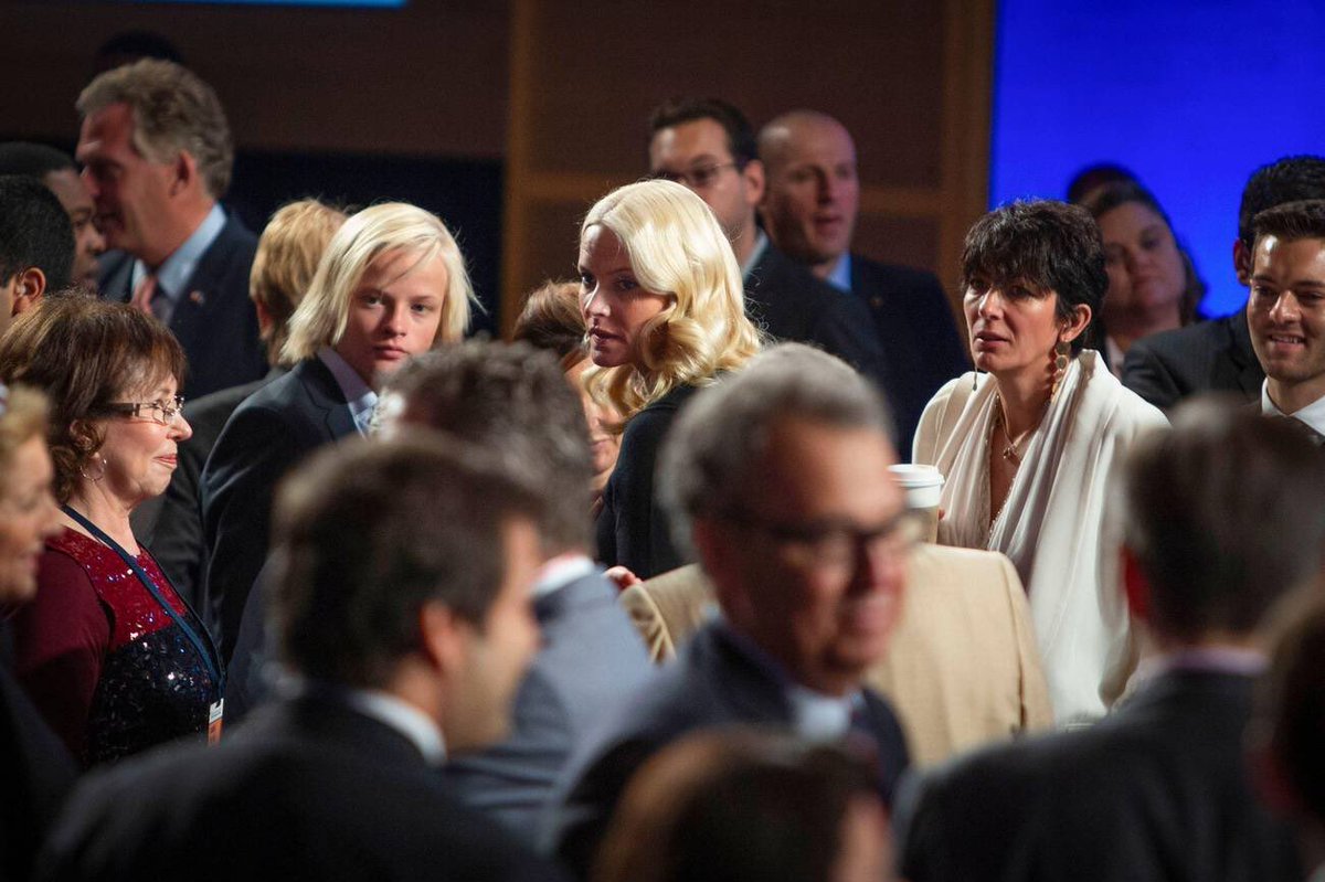 En la sesión inaugural de la Iniciativa Global Clinton en 2012, Mette-Marit conoció a la delincuente sexual convicta Ghislaine Maxwell, y mano derecha de Epstein. Marius estuvo presente en el evento cómo corroboran las imágenes distribuidas.