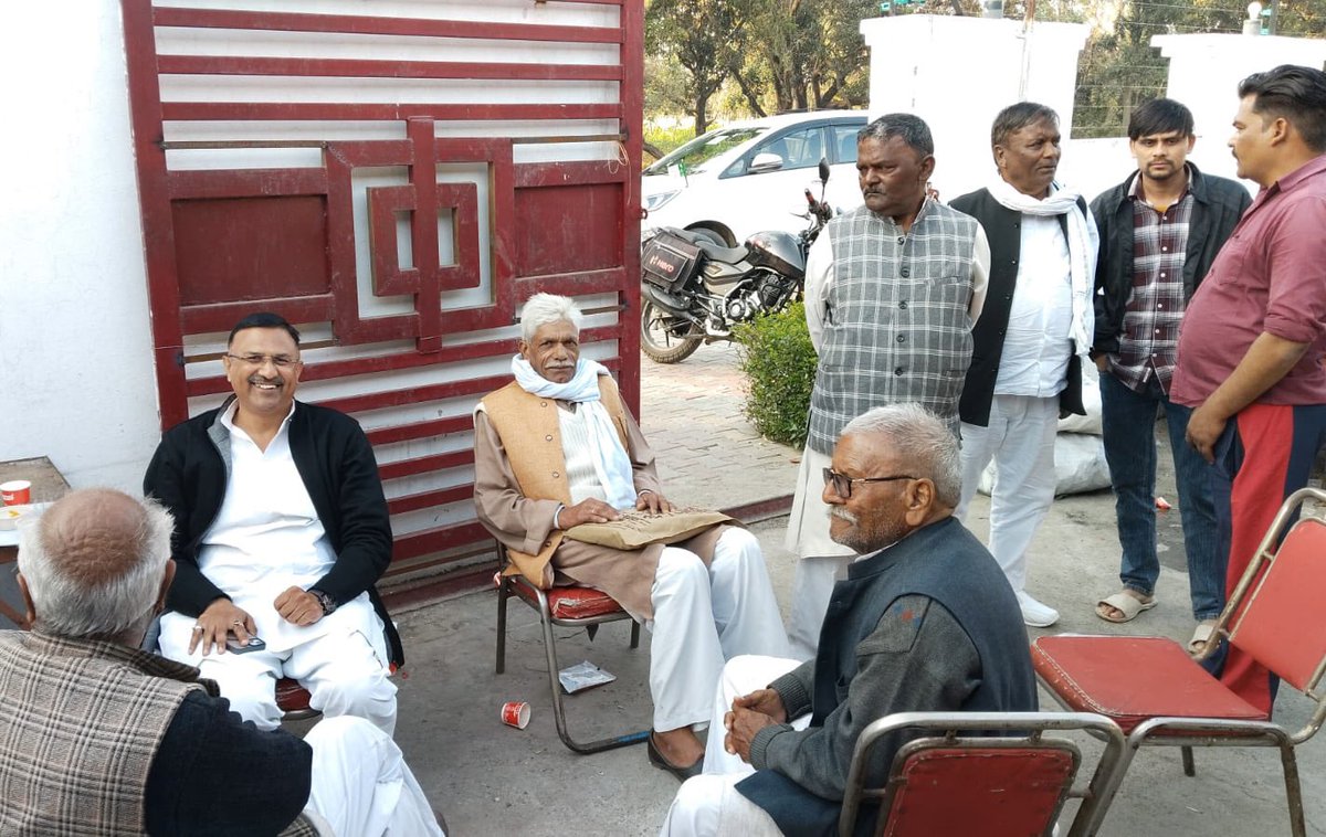 #शामली #मुज़फ़्फ़रनगर #विधानसभा_थानाभवन
आज मुज़फ़्फ़रनगर में राष्ट्रीय लोकदल के उत्तर प्रदेश के, हस्तिनापुर क्षेत्र के क्षेत्रीय अध्यक्ष श्री तरसपाल मलिक जी व मुज़फ़्फ़रनगर जनपद के ज़िलाध्यक्ष श्री संजय राठी जी से शिष्टाचार भेंट की।गाँव देवीपुरा में श्री पंकज कश्यप के यहाँ बेटी