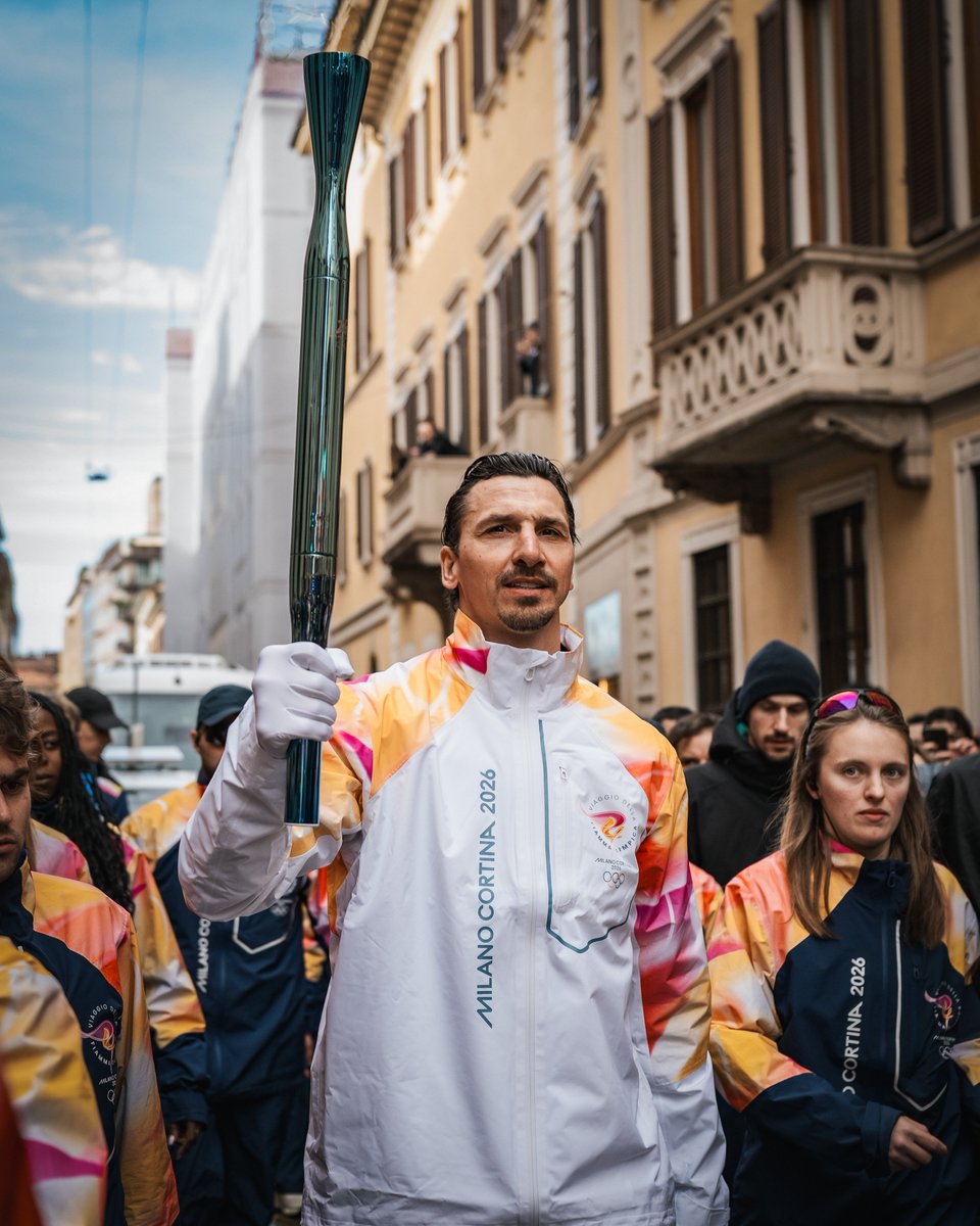 svenskfotboll's tweet photo. Zlatan Ibrahimović som fackelbärare 🇸🇪🔥

I kväll invigs OS – ett stort lycka till alla svenska idrottare som kliver ut på världens största scen. Heja Sverige! https://t.co/djnecGZLmX