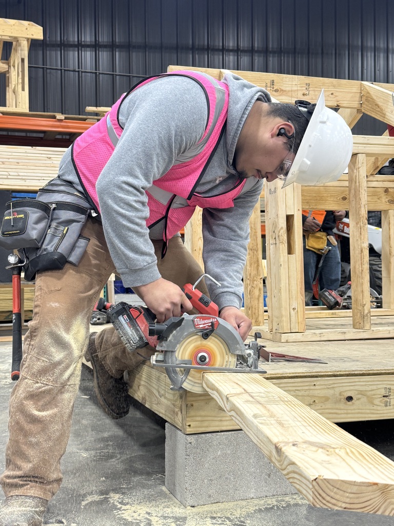 tstcmarshall's tweet photo. Orlando Cerda is part of our Building Construction program's first cohort! This single father is determined to give his young son a good life! Discover what inspires him at https://t.co/OvYo50RqHU 🦺 🪚 🚧 https://t.co/28hOI69jQi