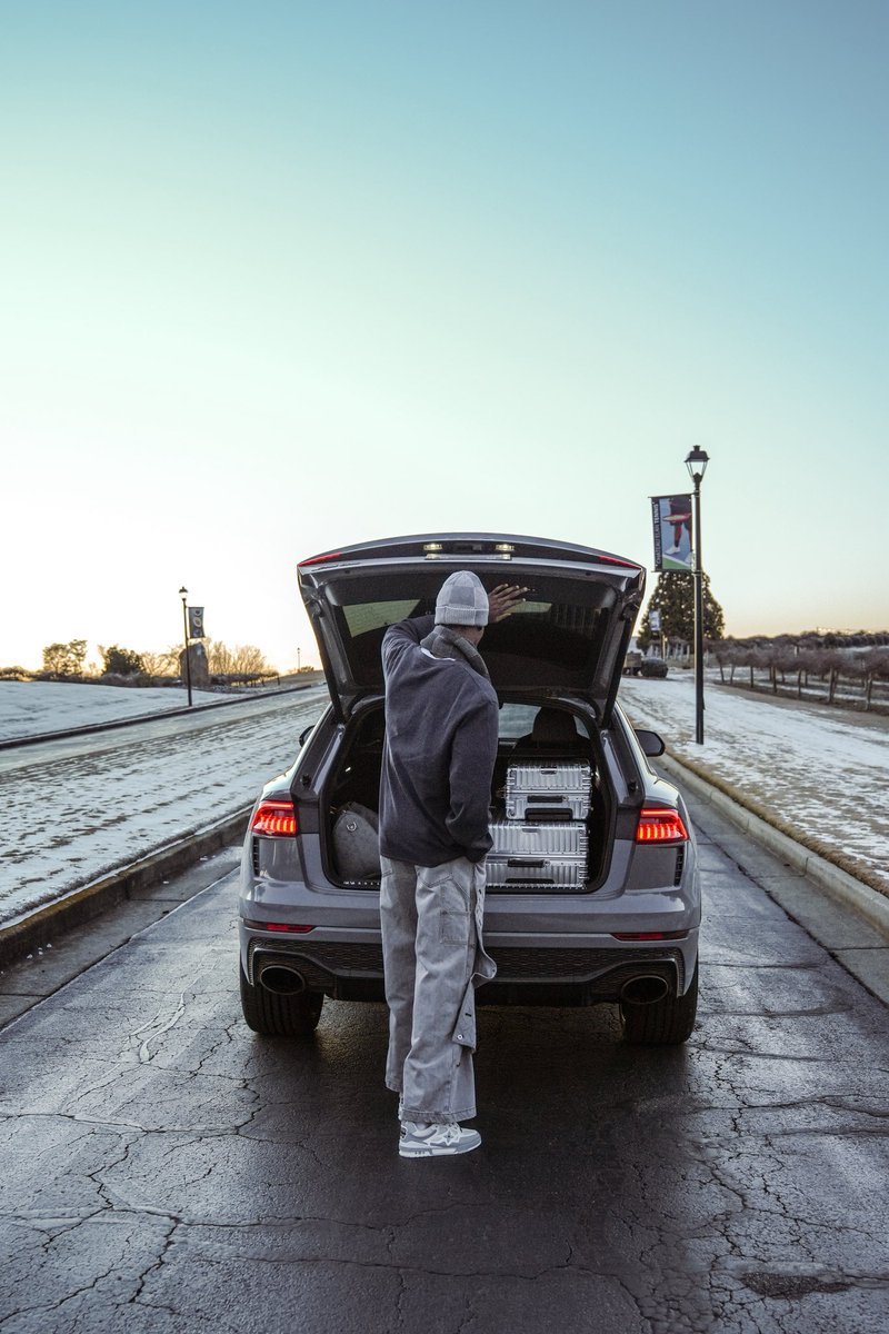 Tussalty's tweet photo. I bought my dream SUV at 23 😭 https://t.co/7DHPUNp9tT