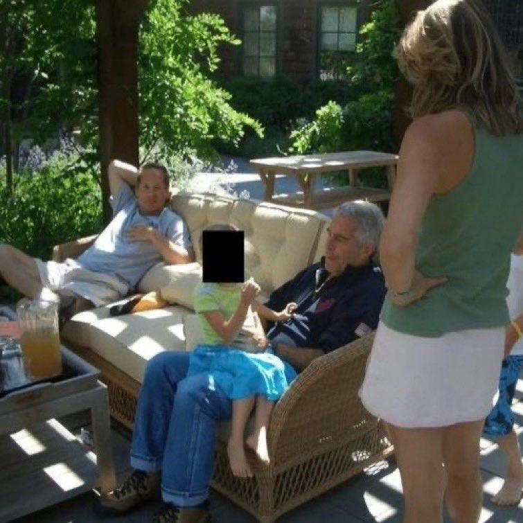 rulajebreal's tweet image. Virginia Giuffre, violentata dal PM Israeliano Barak, ha affermato che Dubin è stato il primo pedofilo a cui è stata venduta.
Dubin ha speso milioni in propaganda per Israele durante il genocidio. 
E spesso si incontra e si coordina con i leader israeliani, tra cui Netanyahu.