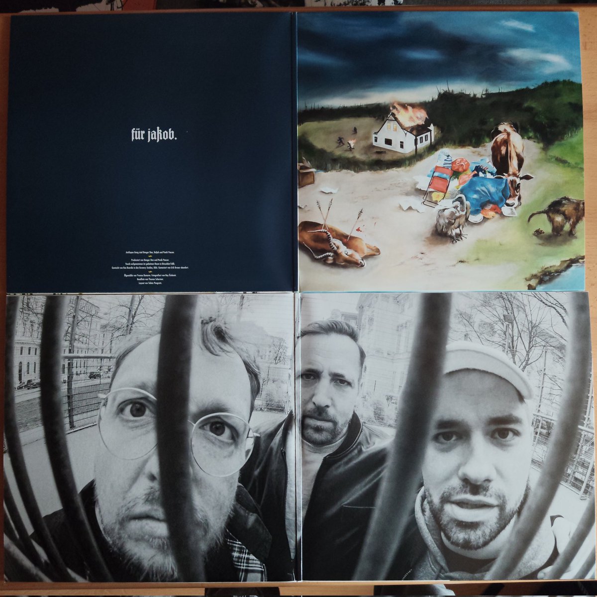 JustiBasti's tweet image. 'Abbruch Abbruch' hatten wir ja schon auf Vinyl, also haben wir uns jetzt auch noch die restlichen Alben der @antilopengang auf Vinyl zugelegt :3 

#AntilopenGang #Aversion #AnarchieundAlltag #Allesmussrepariertwerden