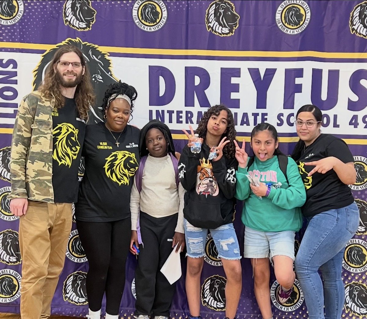 Dreyfus49's tweet photo. 💜 It’s #SchoolCounselorWeek at Dreyfus 49! 💜
Our counselors show up every day with heart, dedication, and an unwavering commitment to our kids. They support, guide, and uplift our students, making our school community stronger. We appreciate you! 🦁✨ #CSD31 #NSCW #NYC #NYCPS https://t.co/nx39KxTQtt