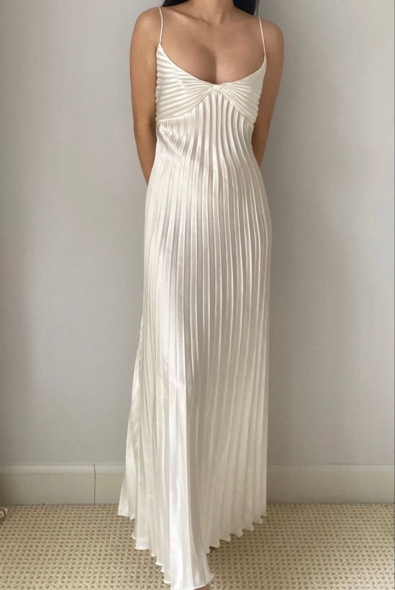 archivedlooks's tweet photo. One of the prettiest dresses I've ever seen https://t.co/YtxfLdYCDz