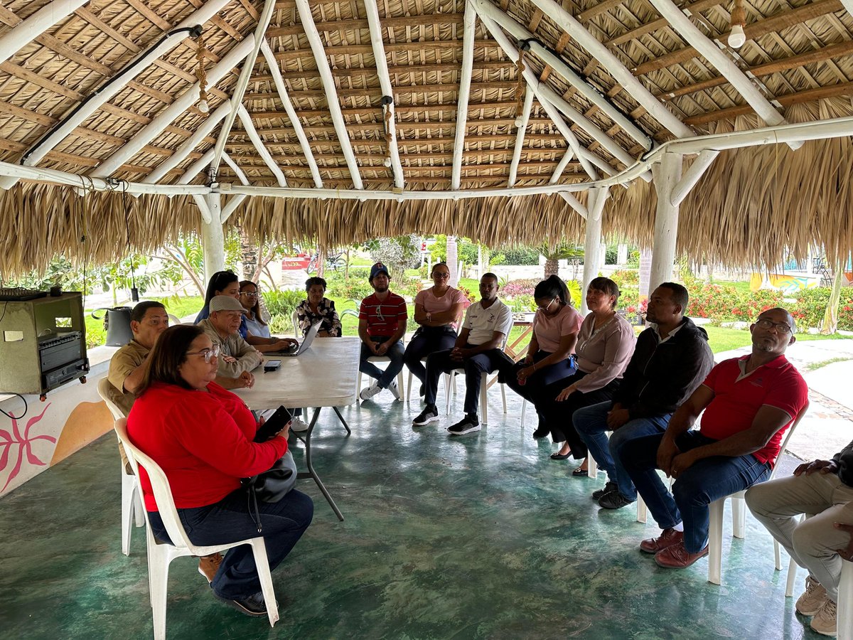 AdhamilkaE's tweet photo. Ayer, la Comisión de Inversión de la #ADP, junto a la Seccional #ElSeibo, realizamos un levantamiento en la provincia.
Los maestros nos expresaron por qué es necesaria una #CasaClub: un espacio digno para el encuentro, la formación, el descanso y la vida gremial. https://t.co/7j5JQzxxEm