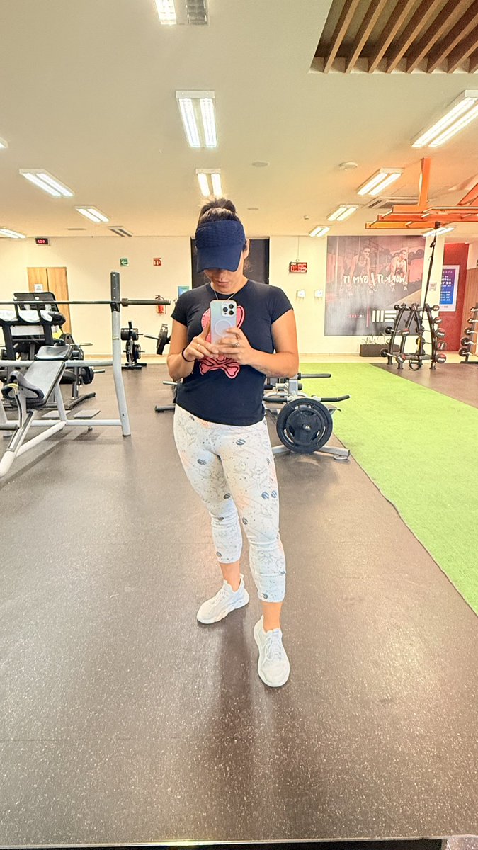 xcarlacontreras's tweet image. Son múltiples los beneficios del ejercicio en mi caso lo uso como terapia antidepre y antiestrés. Amo a darle! #Felizviernes. Nos echamos un #Shot? Yo invito 😉