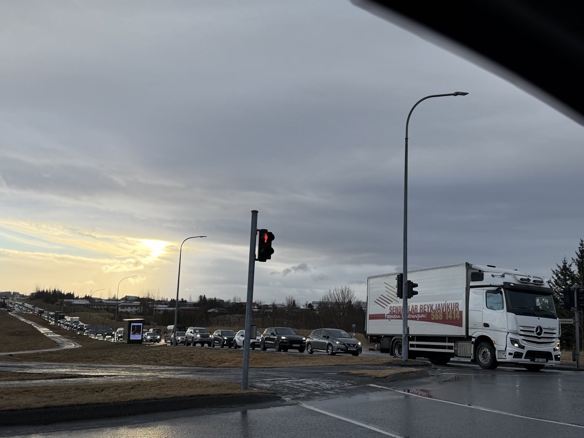 Andrés Jónsson tweet media