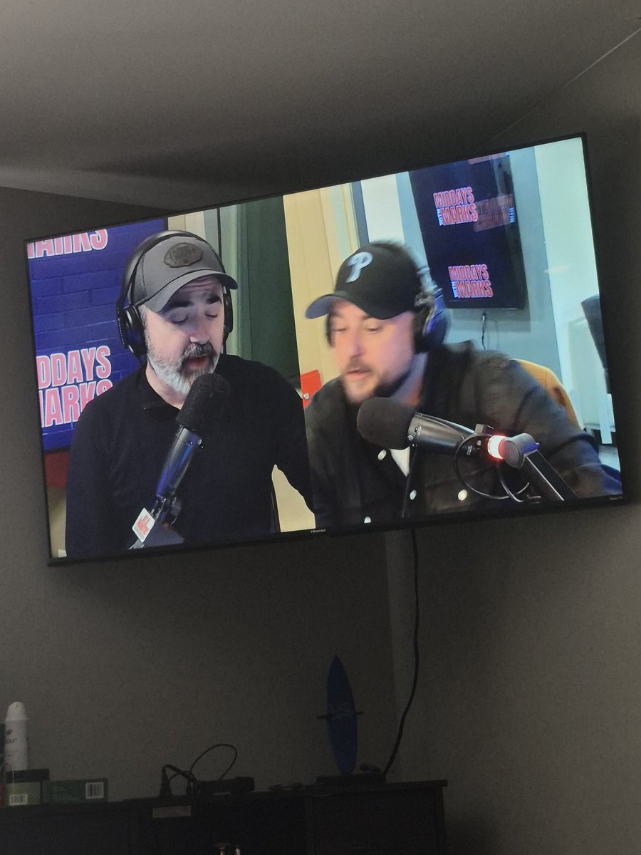 mrfizzesq's tweet photo. Taking easy today, decided to make this the first time seeing my guys on YouTube. have a dope show! @JonMarksMedia @Sean_Brace @RayDunne975 https://t.co/QYONCHUbTx