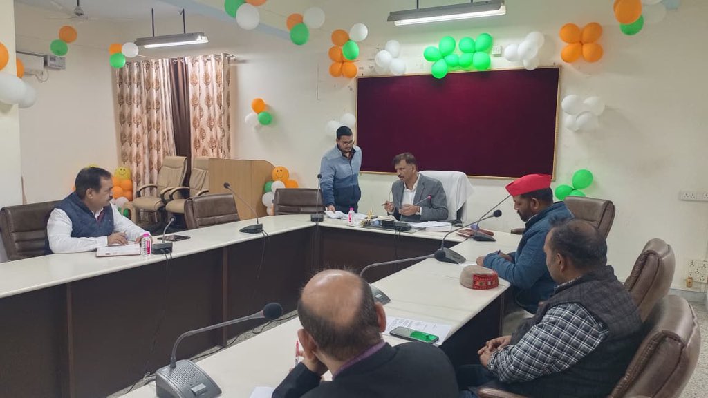 Deo_Mau_'s tweet photo. विशेष प्रगाढ़ पुनरीक्षण कार्यक्रम के संबंध में आज मान्यता प्राप्त राजनीतिक दलों के प्रतिनिधियों के साथ बैठक कर मा.भारत निर्वाचन आयोग के दिशा निर्देशों से अवगत कराते हुए संबंधित अधिकारियों को आवश्यक निर्देश दिए गए।
@ceoup @ECISVEEP https://t.co/J9IHqRepPT