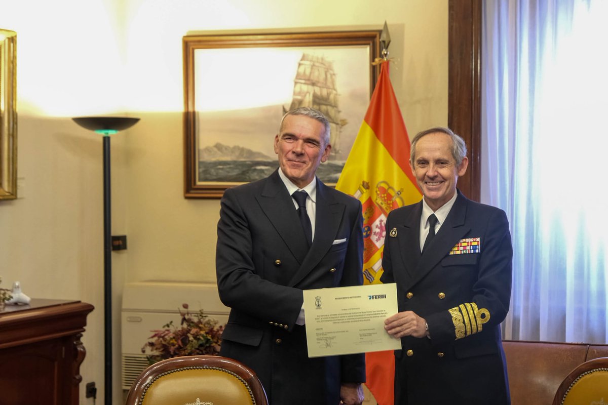 Armada_esp's tweet photo. ⚓️ 🇪🇸La Armada ya prepara el centenario del B.E. #JuanSebastiándeElcano.

🔏Hoy firmamos el primer convenio con una empresa colaboradora que dará visibilidad a un siglo formando marinos, proyectando valores y llevando #España más allá de nuestras fronteras.

#SomosLaArmada https://t.co/C4e6LfZ4dc