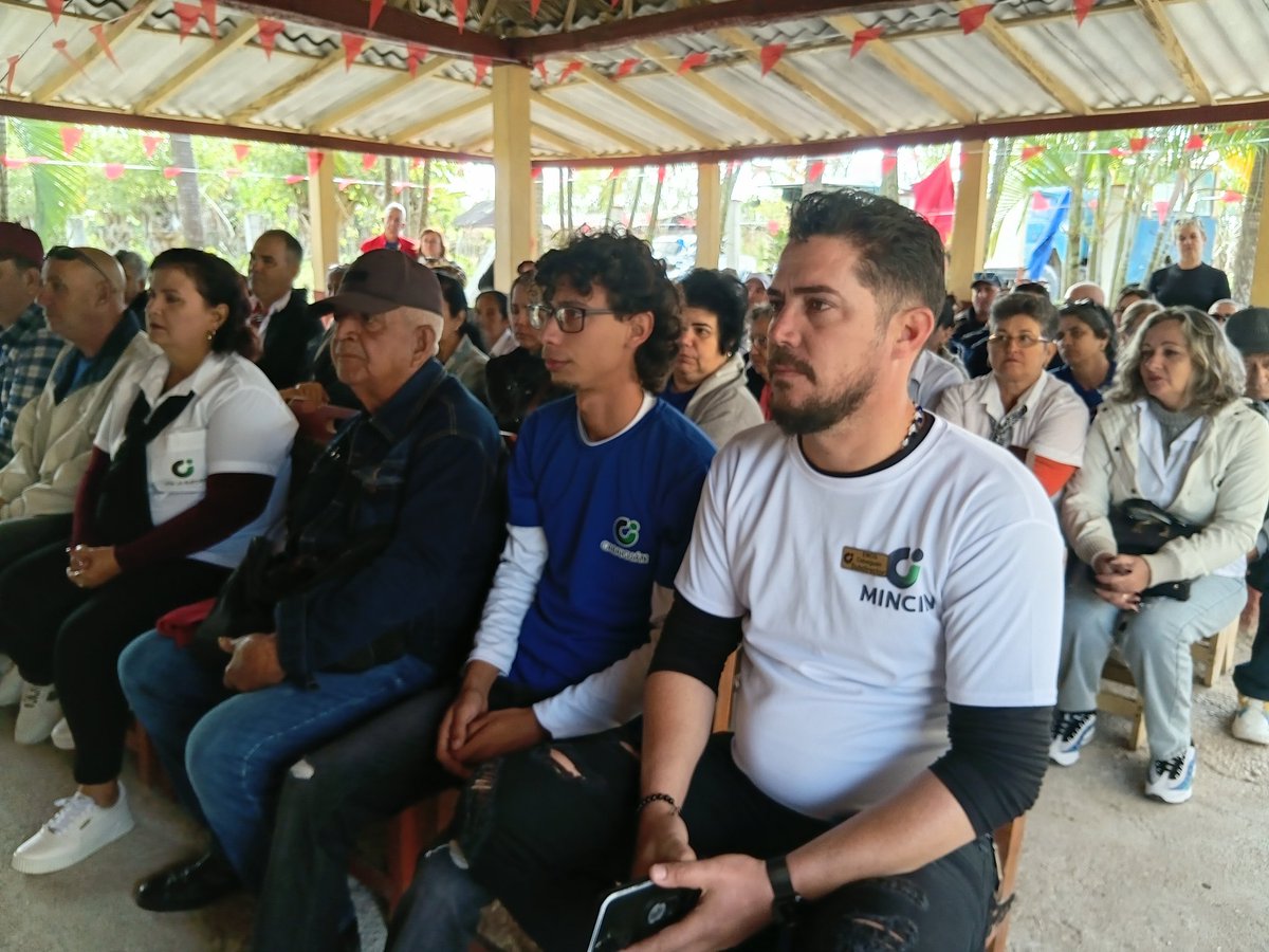 LillipsyB's tweet photo. Hoy los trabajadores de la @EMCYGC de #Cabaiguán #SanctiSpíritusEnMarcha analizan los resultados de su labor durante 2025. #PorUnComercioPerfeccionado @Yuleisy28822351 @LaritzaCon11073 @BeatonNunez https://t.co/o4ZABXejMm