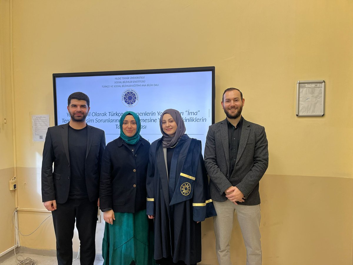 Bugün, öğrencim Habibe Gergin "Türkçeyi Yabancı Dil Olarak Öğrenenlerin Kamusal Alanda Yaşadıkları İmâ Temelli İletişim Sorunlarına Yönelik Etkinliklerin Tasarlanması" başlıklı yüksek lisans tezini başarıyla savunarak Bilim Uzmanı olmaya hak kazandı. Kendisini tebrik ediyorum.