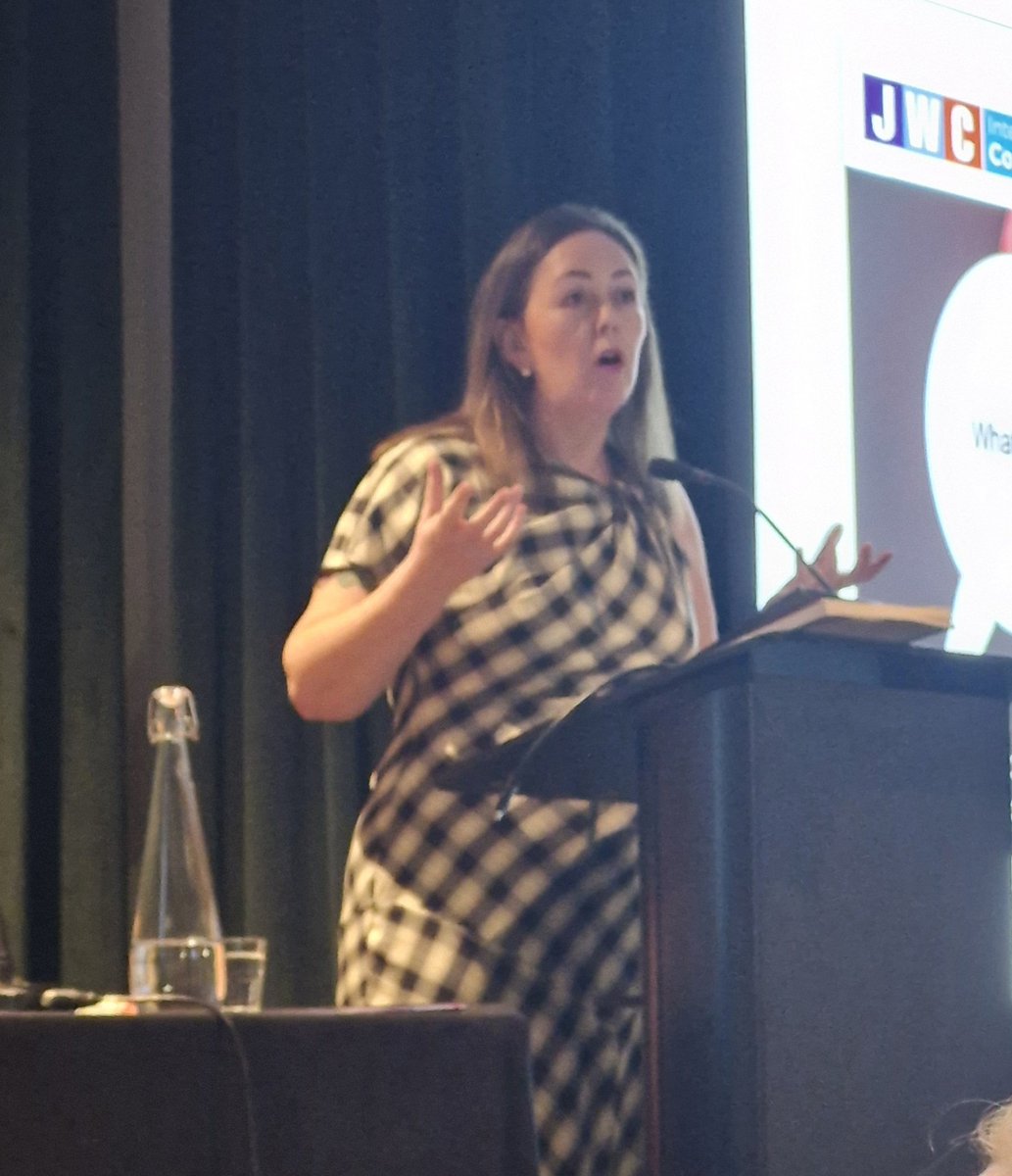 Rebeccaelwell3's tweet photo. The fabulous @RitchieGeorgina "Noone should live with a leg ulcer" Sharing @AccelerateCIC healing rates and promoting best practice #holisticcare #legulcers #woundcare #woundhealing @LegsMatter https://t.co/Ss5W3p67MZ