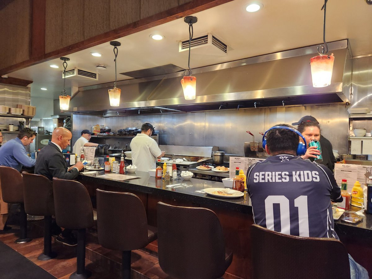 JohnLukeNYC's tweet image. #BreakfastTime At The 24 Hour Diner #Yummy 😋😋😋😋