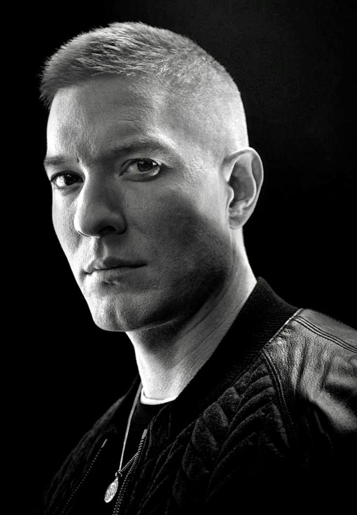 FinanceTips_'s tweet image. No swords , no guns 

A.                                 OR                           B