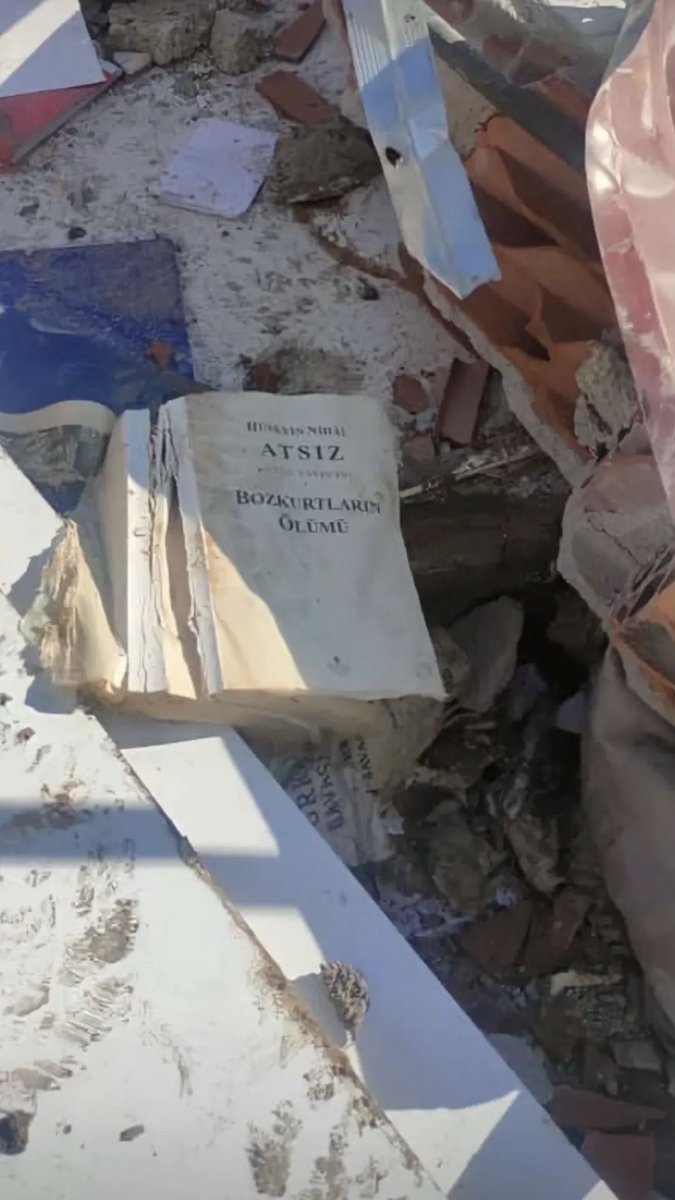 IsbaraTapar's tweet photo. ‘Üzülmeyin, Bozkurtlar dirilecektir’ https://t.co/DtcWpwloMX